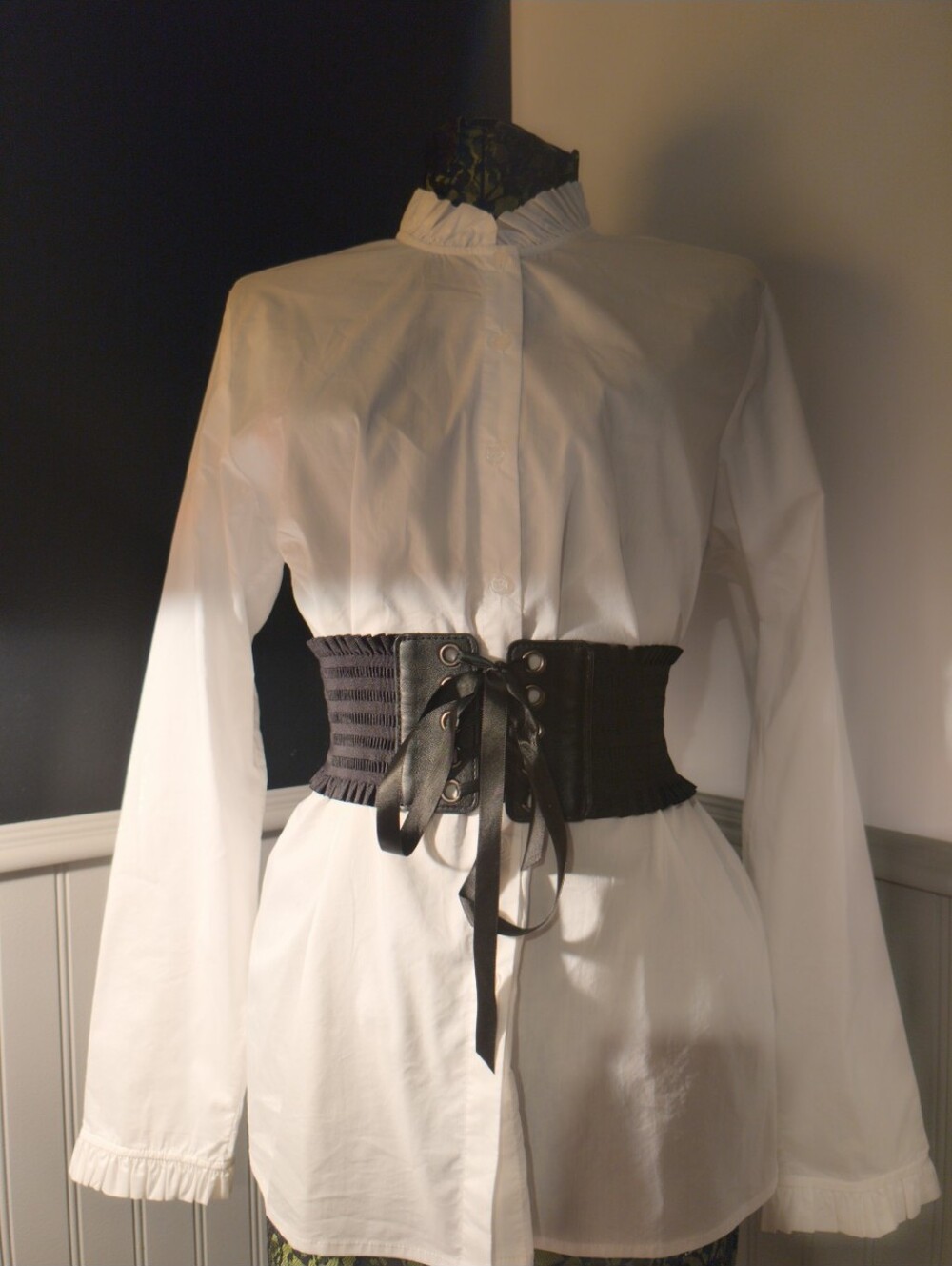 Classic White Ruffle-Collar - Picture 4 of 4